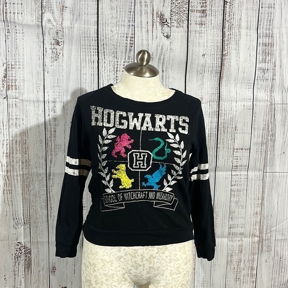 Harry potter long sleeve top size medium (7/9) . - Picture 1 of 8